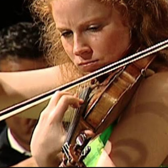 Vidéo YouTube Brahms, robe verte